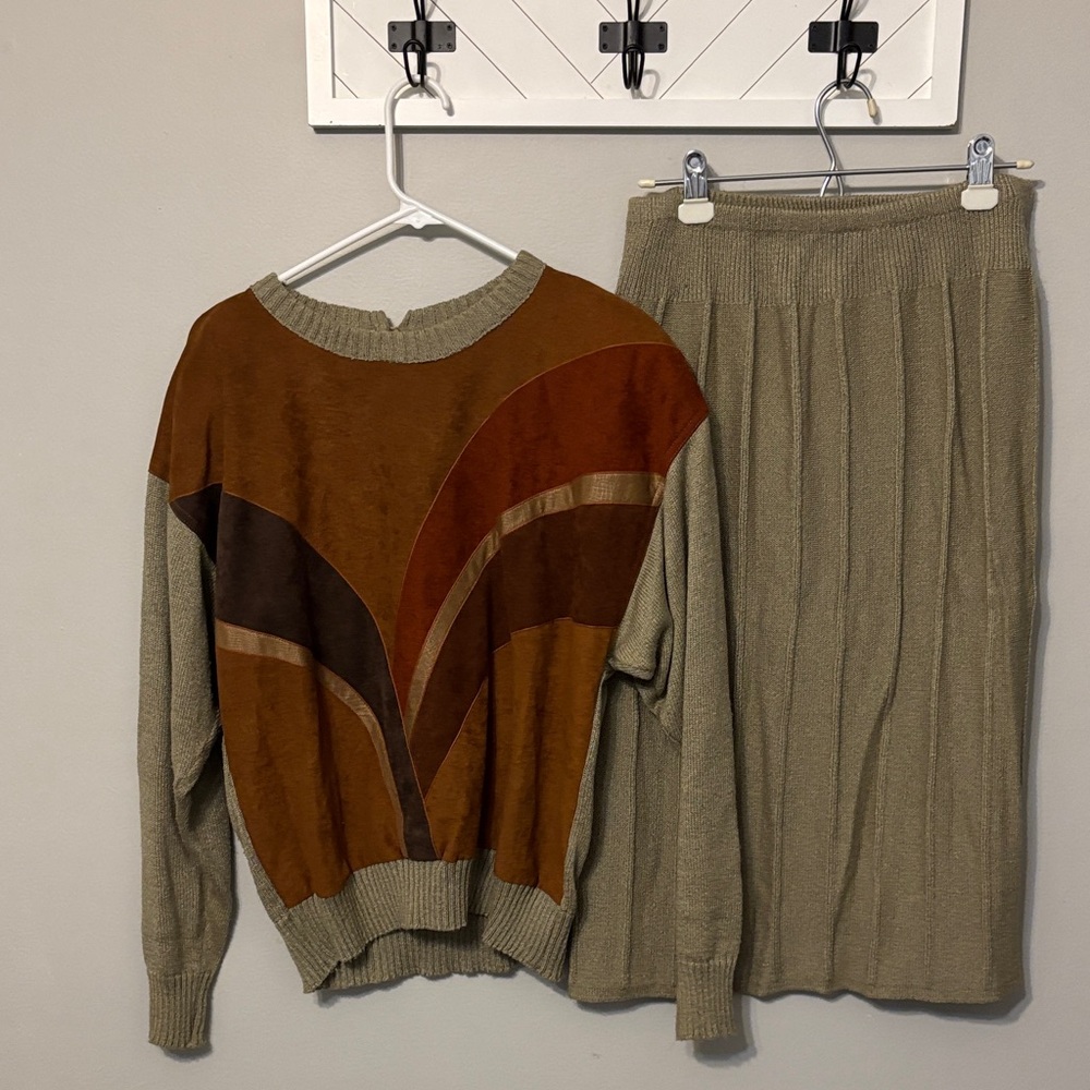 Vintage Leslie Fay Elegant Multicolor Women's Sweater and knit skirt set